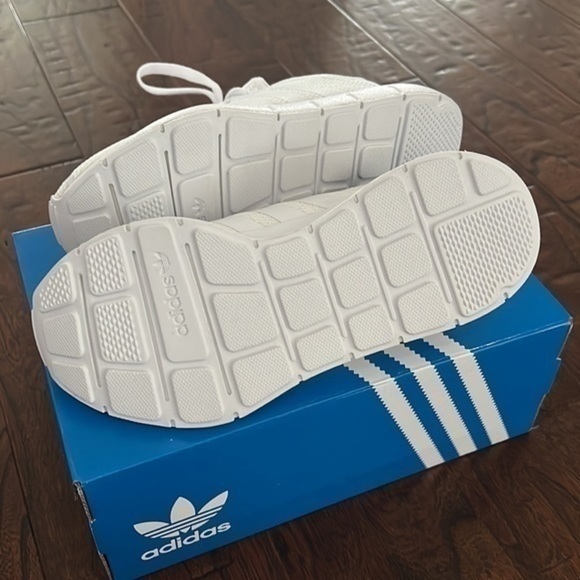 Adidas swift run size 5 - Picture 5 of 5
